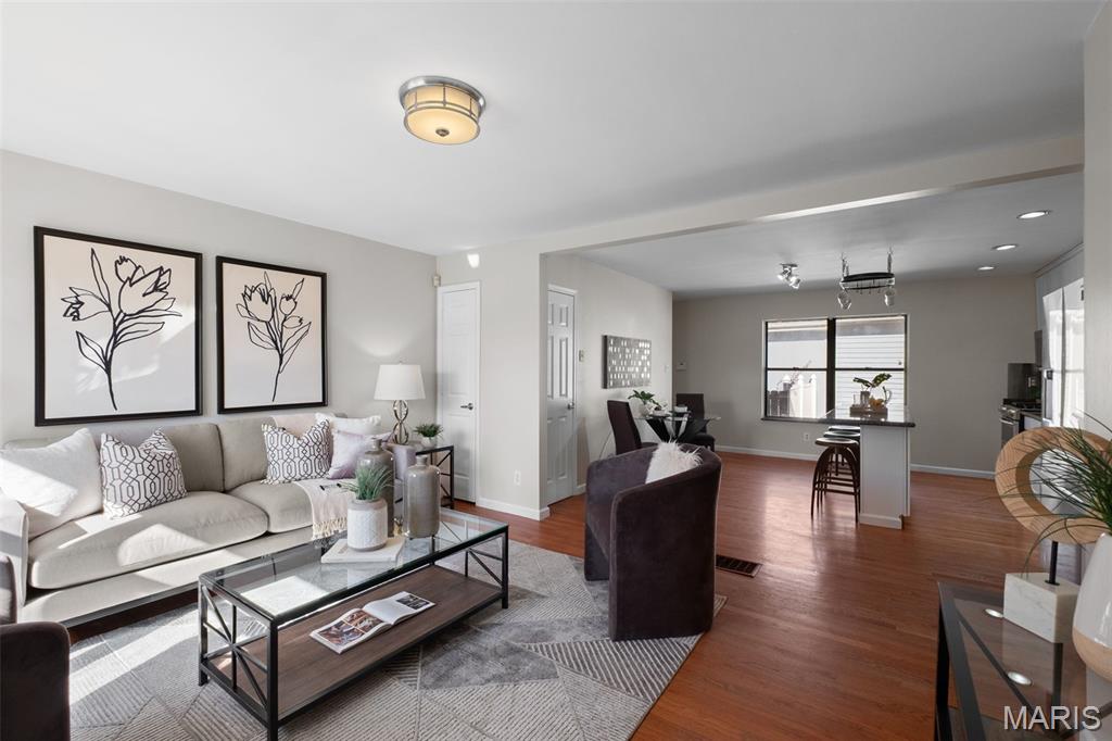 9311 Kenneth Place St. Louis, MO 63132 - Photo 2 of 27