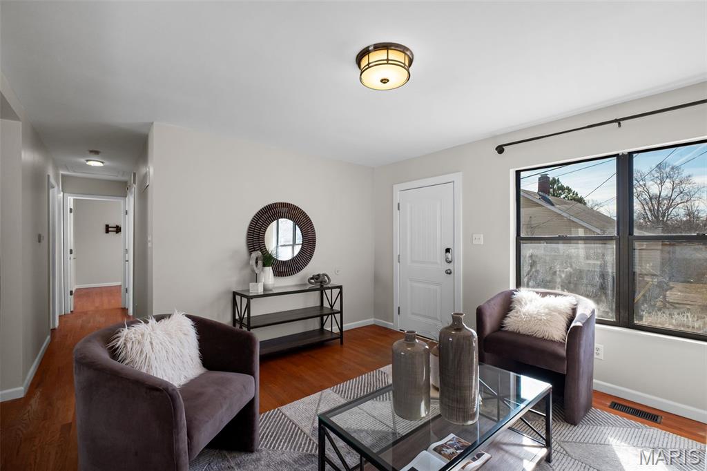 9311 Kenneth Place St. Louis, MO 63132 - Photo 3 of 27