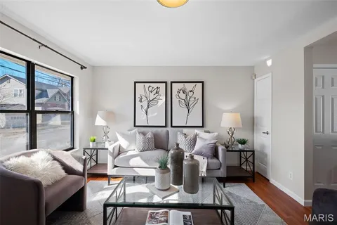 $345,000 | 9311 Kenneth Place, St. Louis, MO 63132