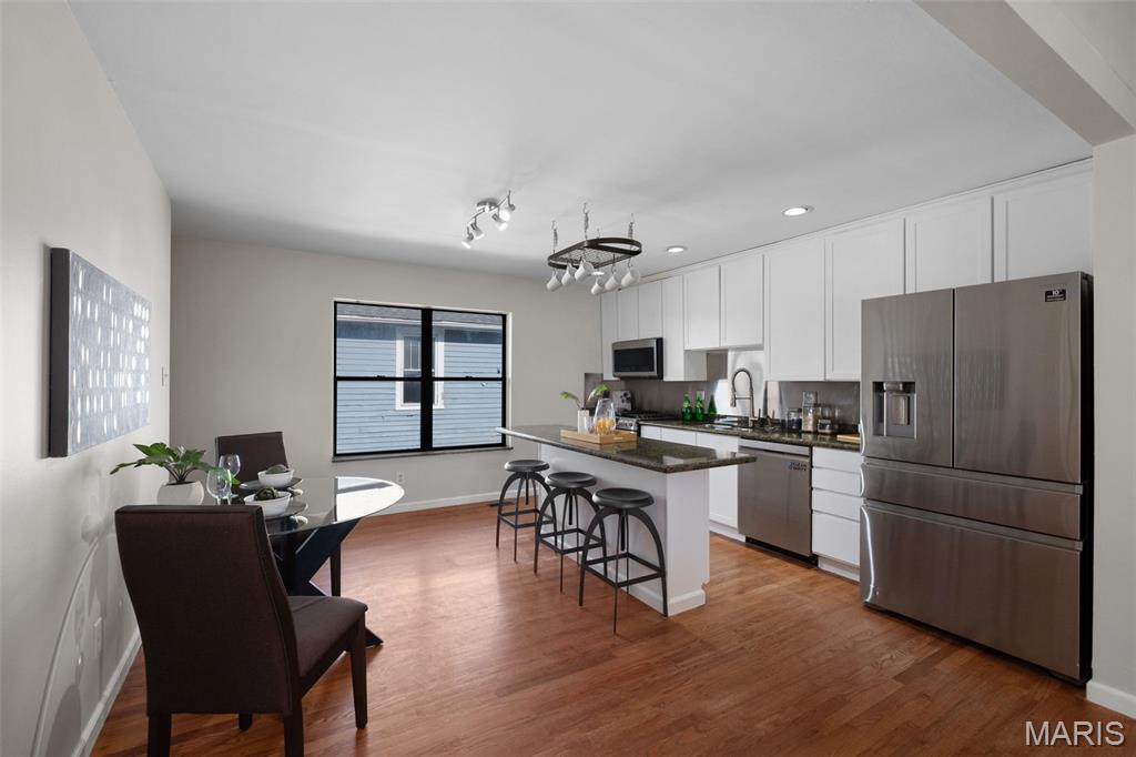 9311 Kenneth Place St. Louis, MO 63132 - Photo 5 of 27