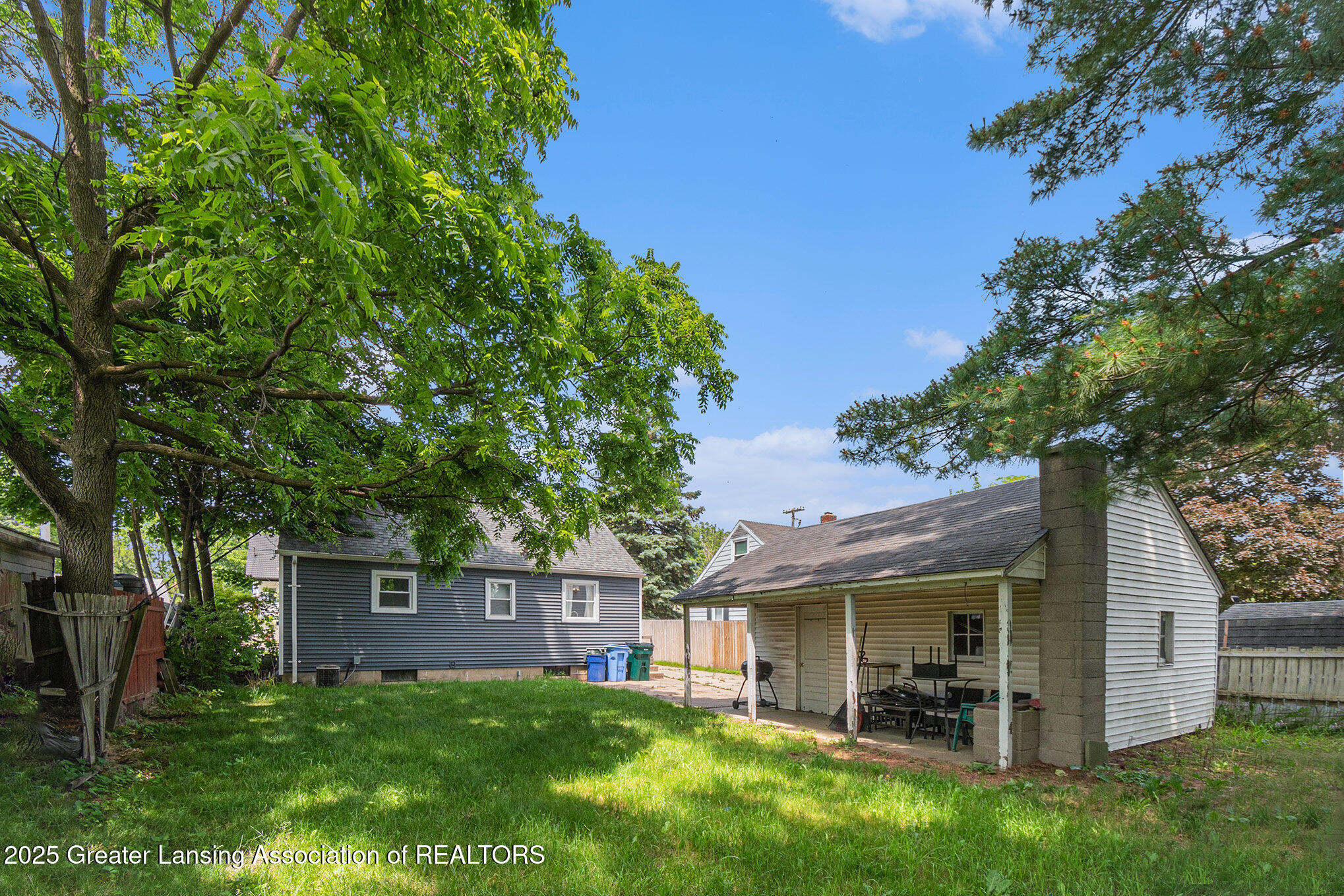 533 West Holmes Road Lansing, MI 48910 - Photo 15 of 15 Bakyard