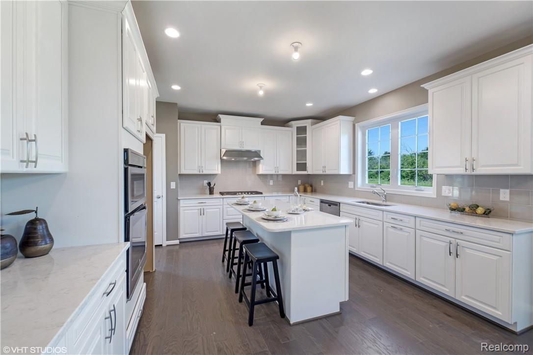 03_50850ScarboroughRoad_5_Kitchen_HiRes.jpg