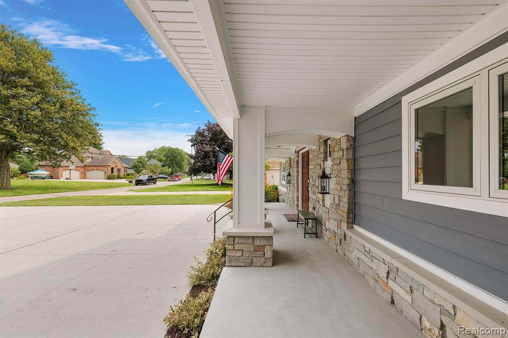48730 Point Lakeview Street Chesterfield, MI 48047 - Photo 6 of 90