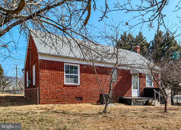 $665,600 | 2020 South Pollard Street, Arlington, VA 22204