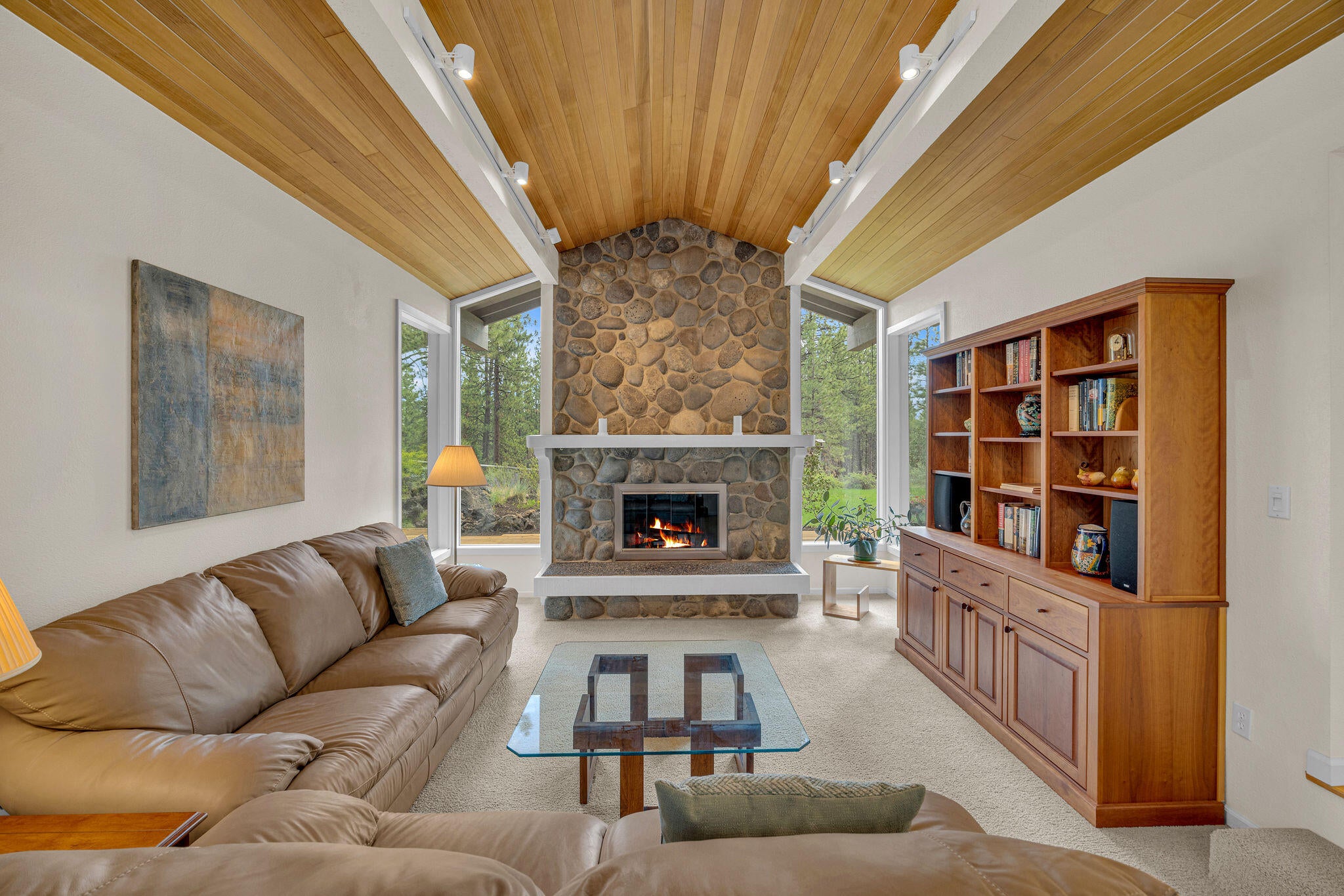 60142 West Ridgeview Drive Bend, OR 97702 - Photo 9 of 49 Living Room