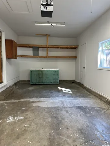 $259,900 | 2014 Maple Lane, Lawrence, KS 66046