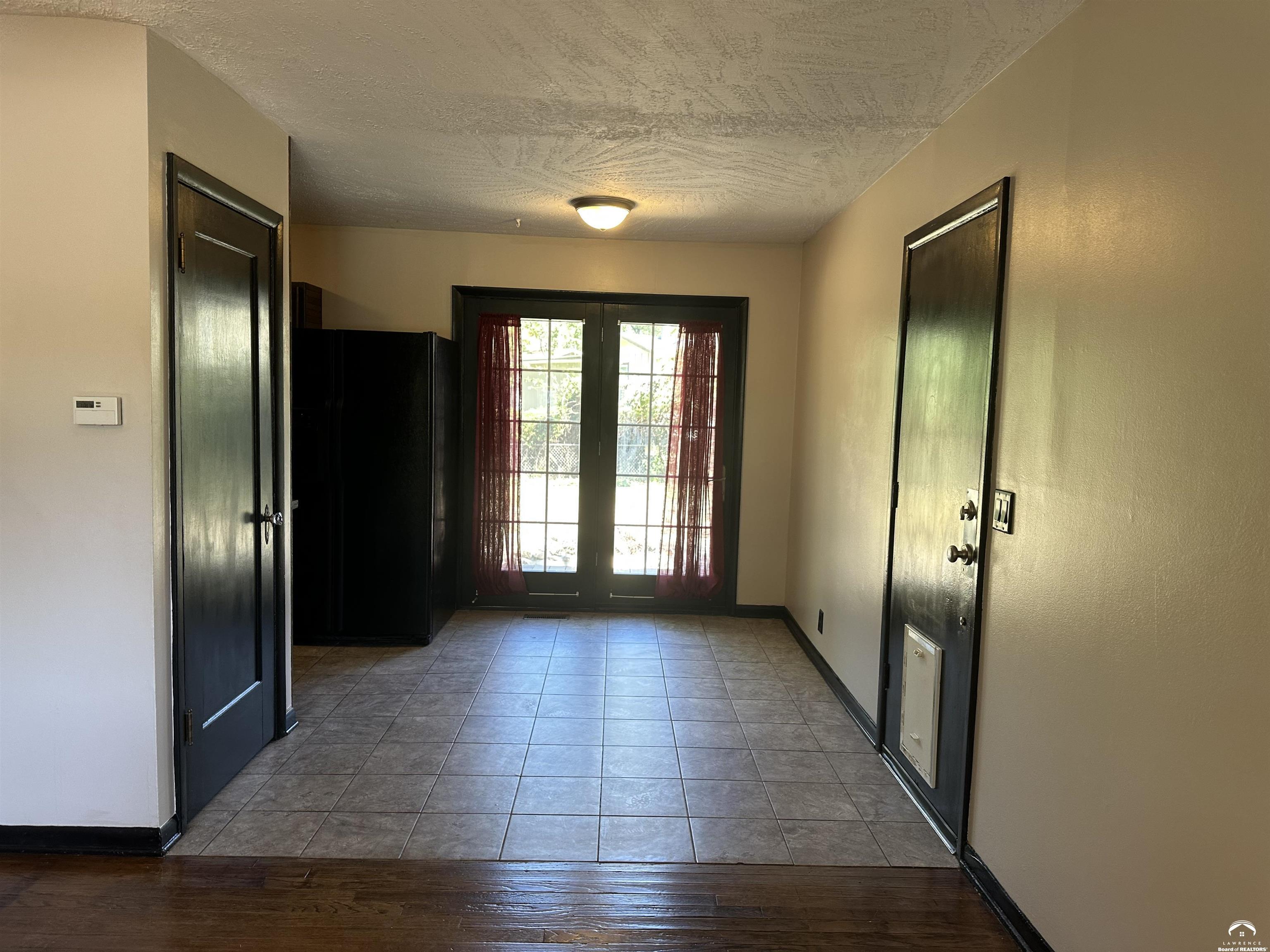 2014 Maple Lane Lawrence, KS 66046 - Photo 3 of 29