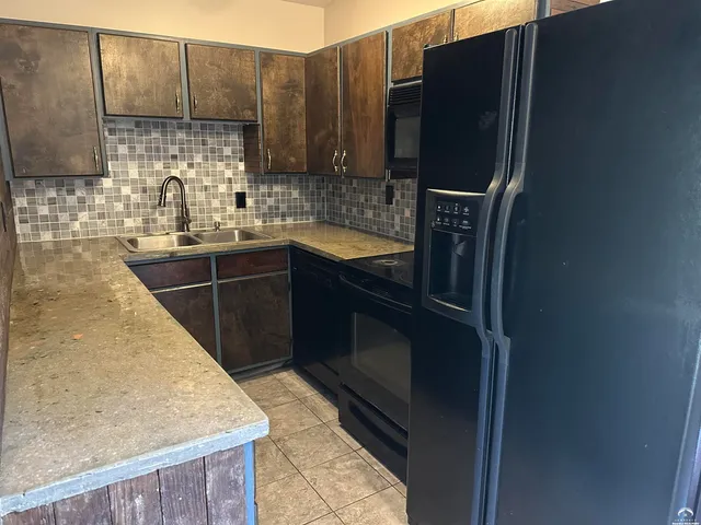 $259,900 | 2014 Maple Lane, Lawrence, KS 66046