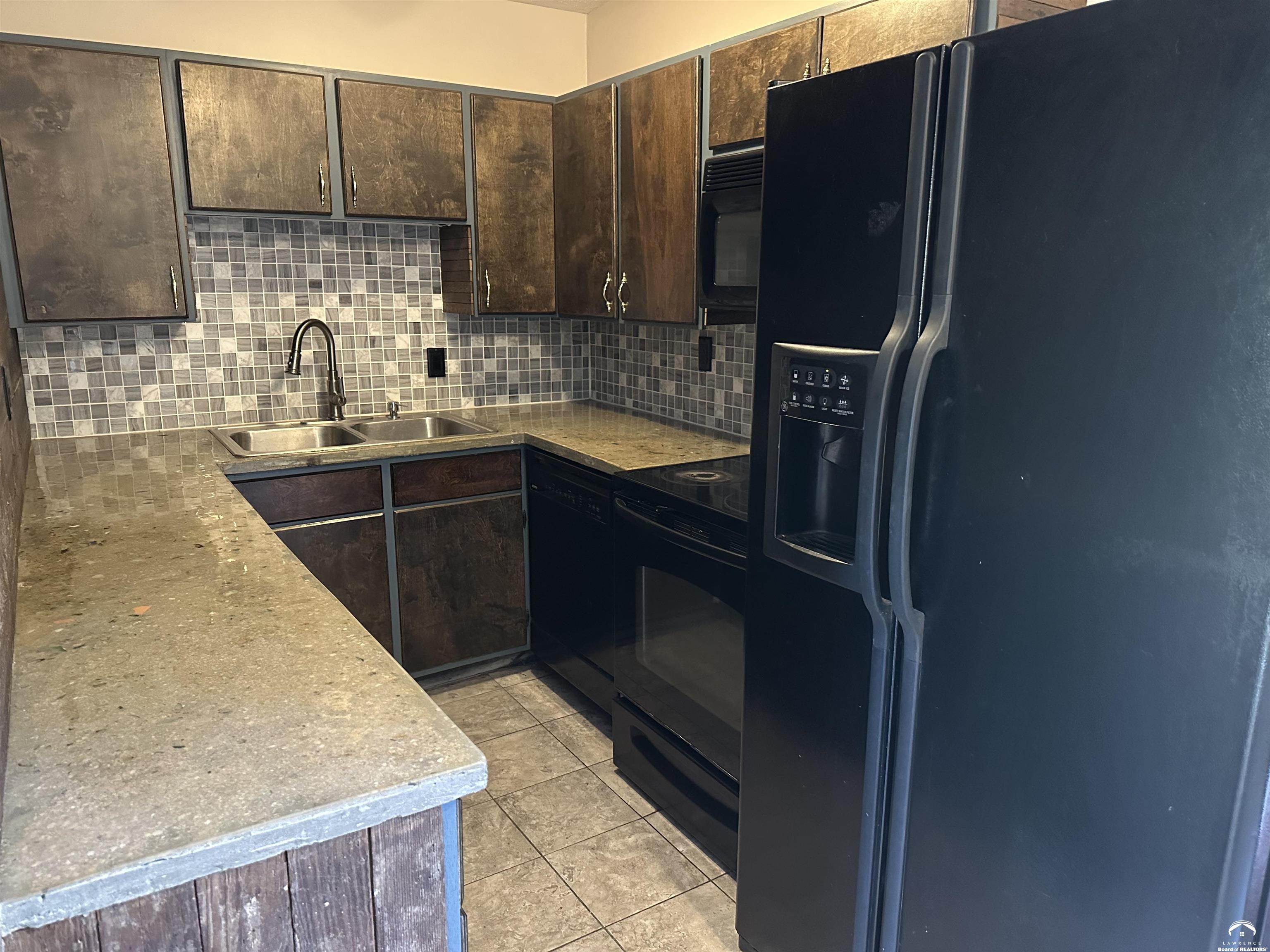 2014 Maple Lane Lawrence, KS 66046 - Photo 4 of 29