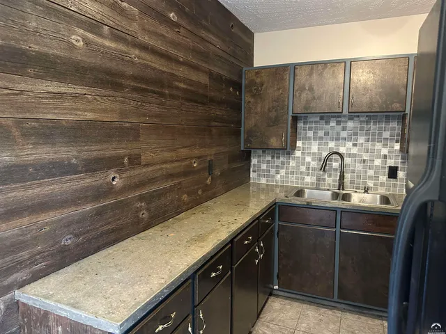 $259,900 | 2014 Maple Lane, Lawrence, KS 66046