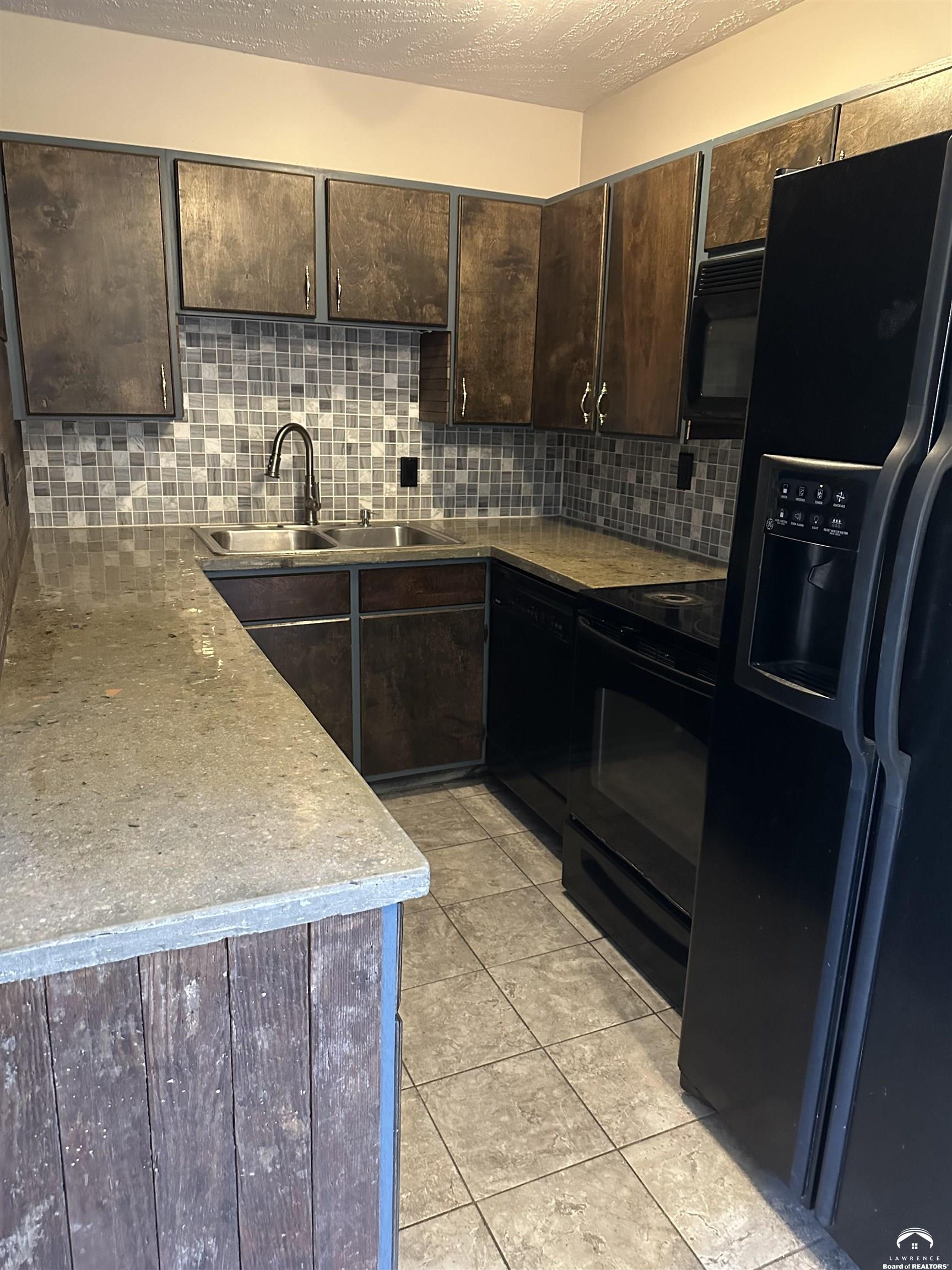 2014 Maple Lane Lawrence, KS 66046 - Photo 6 of 29