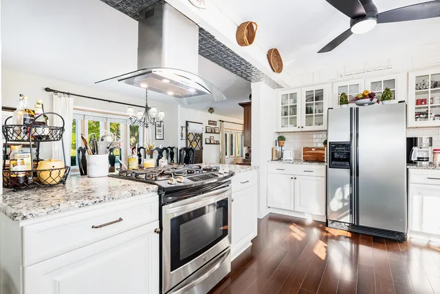 $849,900 | 4S365 Meadow Road, Naperville, IL 60563