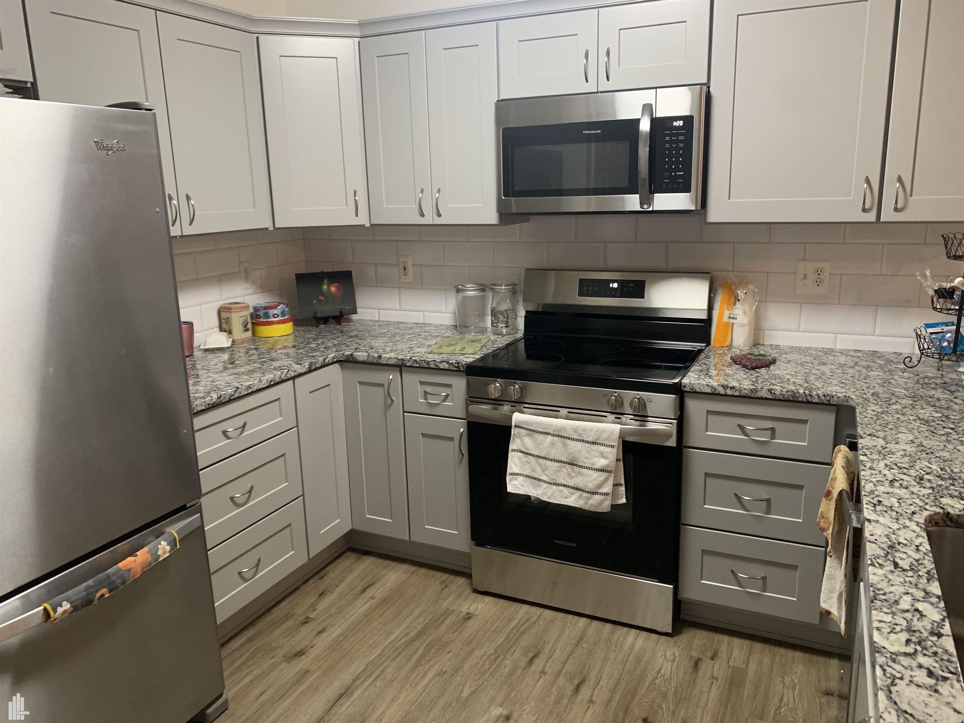 New kitchen Cabinets & ne