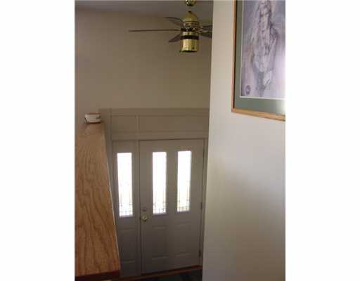 238 Burrington Street Woonsocket, RI 02895 - Photo 4 of 19 Entry.
