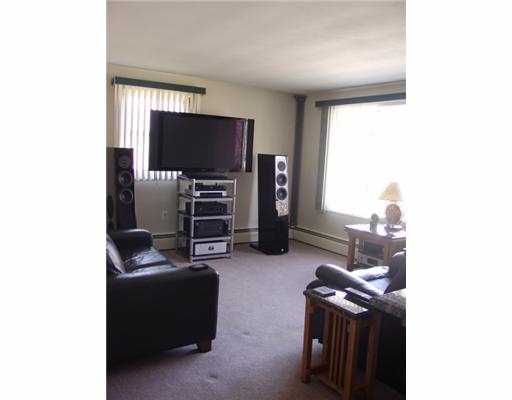 238 Burrington Street Woonsocket, RI 02895 - Photo 8 of 19 Den/Family/Great Room.