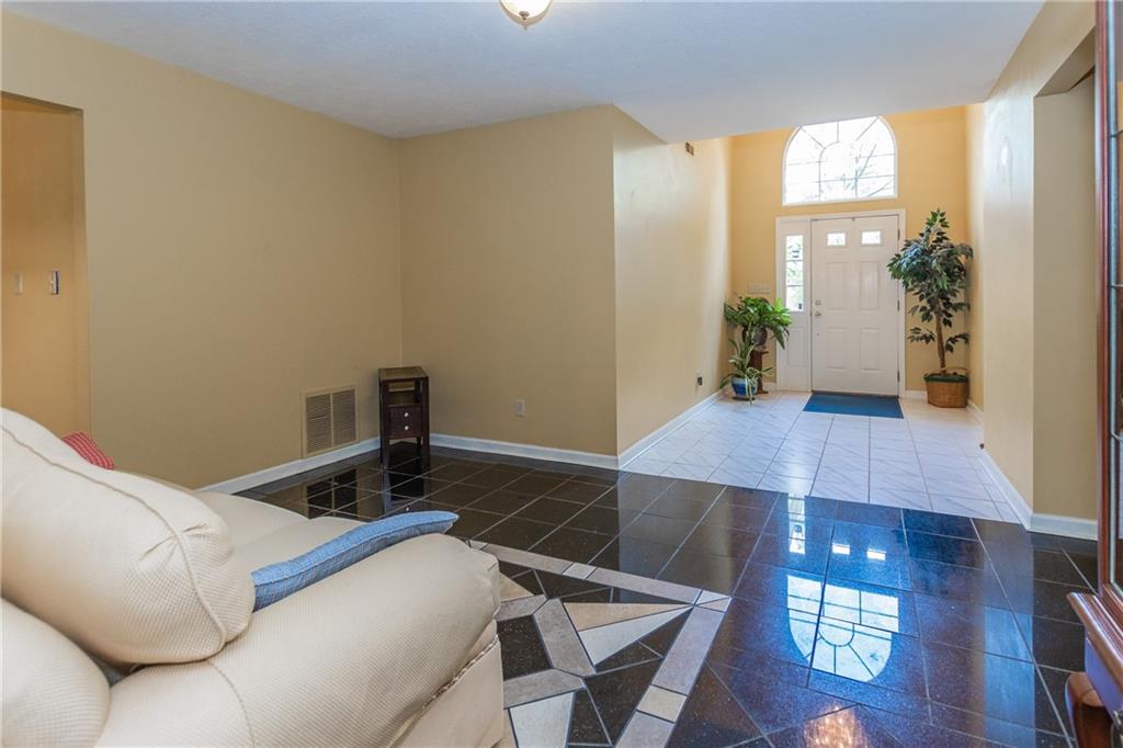 1218 Mitthoeffer Road Indianapolis, IN 46229 - Photo 5 of 27 Gallery Image 5