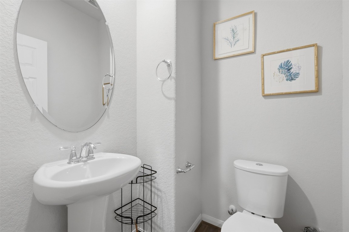 5415 Cuerta Street Houston, TX 77023 - Photo 13 of 25 a bathroom with a toilet a sink and mirror