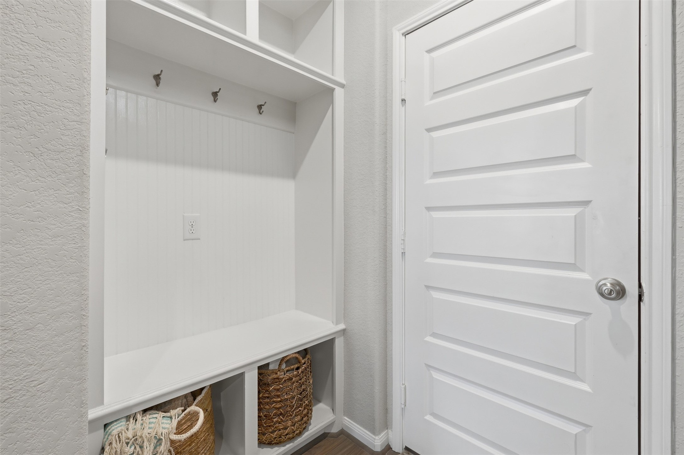 5415 Cuerta Street Houston, TX 77023 - Photo 20 of 25 a view of an empty walk in closet
