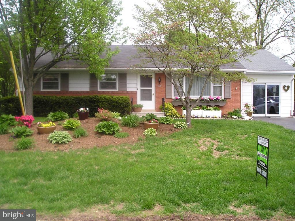 1725 Valley Forge Road Lancaster, PA 17603 - Photo 1 of 16 Gallery Image 1