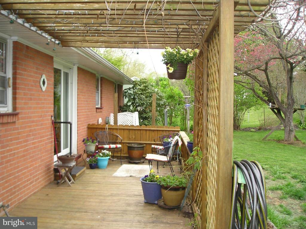 1725 Valley Forge Road Lancaster, PA 17603 - Photo 3 of 16 Gallery Image 3