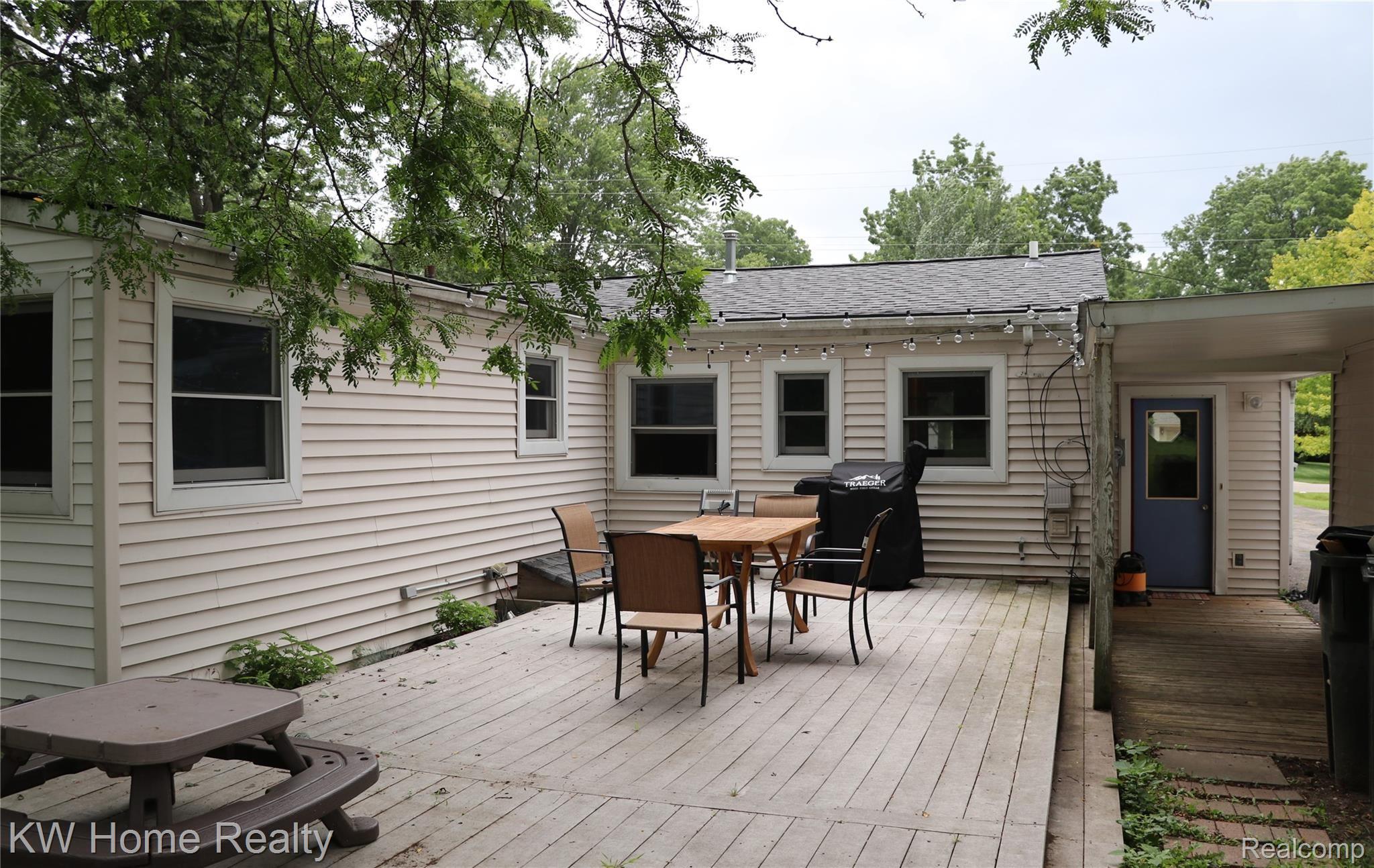 2706 Norton Lawn Street Rochester, MI 48307 - Photo 6 of 29 Back Deck
