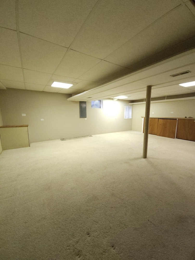 407 Spaulding Road, Unit 407 Bartlett, IL 60103 - Photo 16 of 18 a view of an empty room
