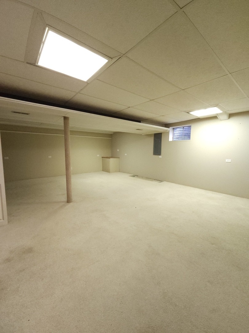 407 Spaulding Road, Unit 407 Bartlett, IL 60103 - Photo 17 of 18 a view of empty room