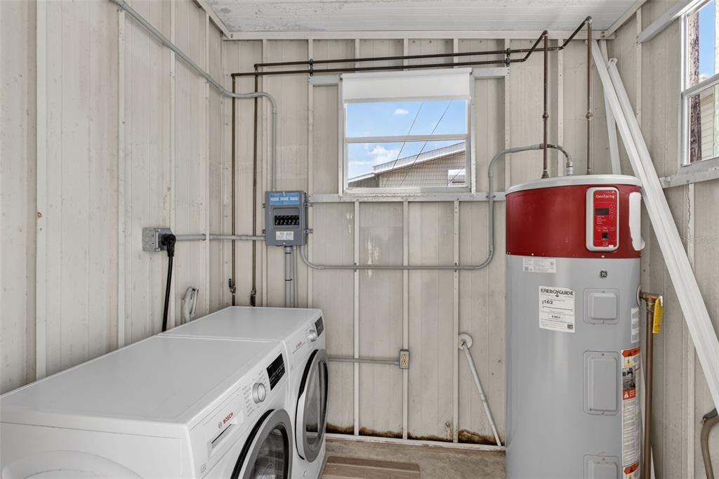 802 Turf Street Venice, FL 34285 - Photo 15 of 50 a utility room with dryer and washer
