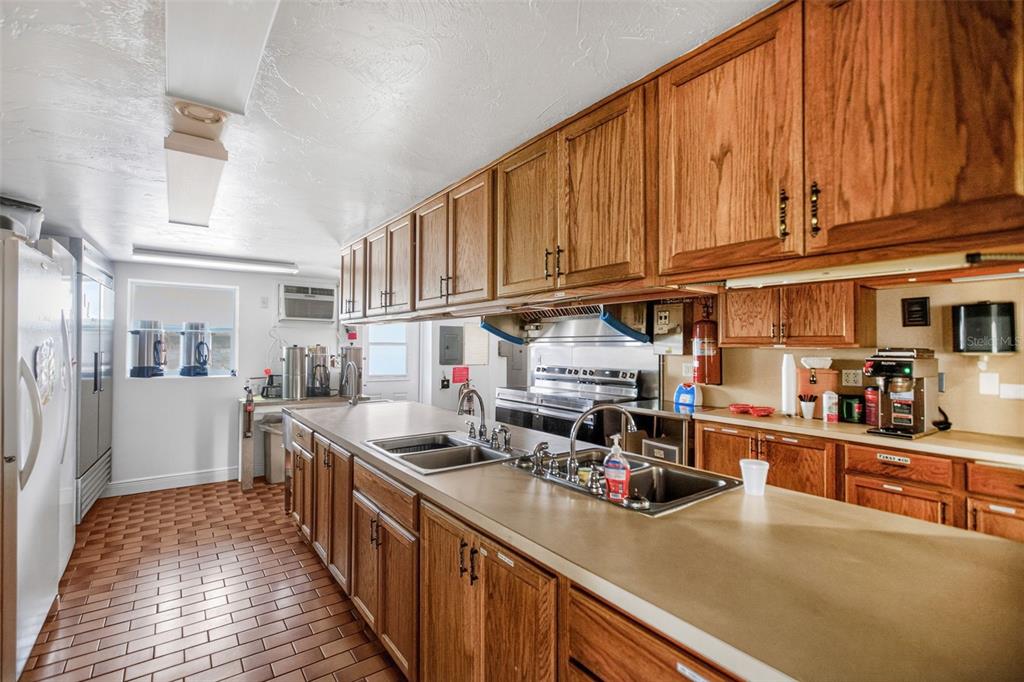 802 Turf Street Venice, FL 34285 - Photo 48 of 50 a kitchen with lots of counter top space and cabinets