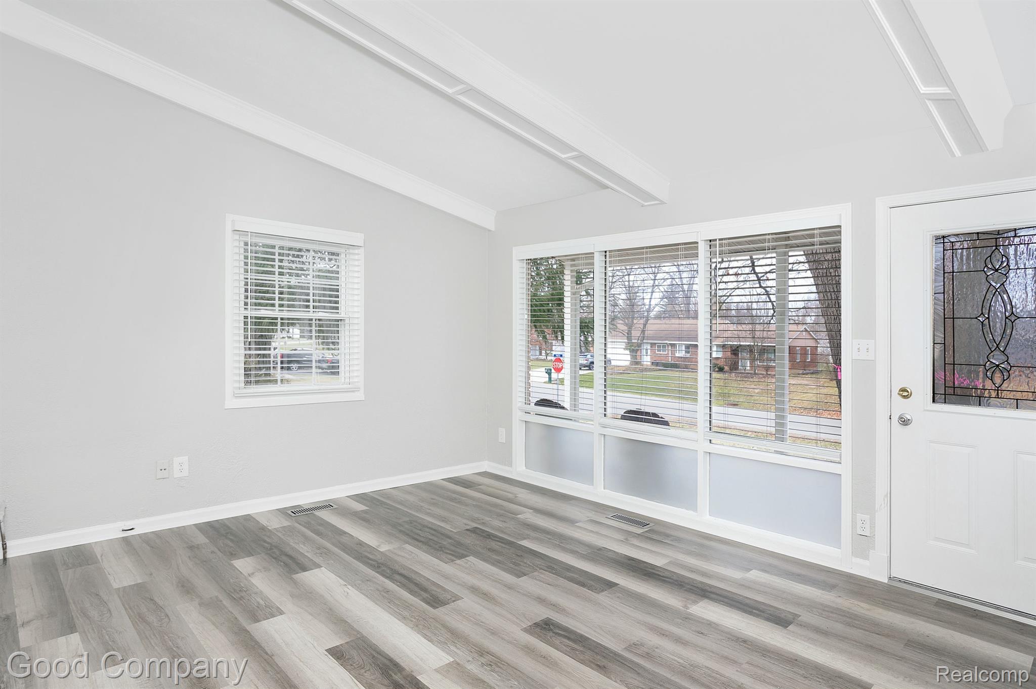 1395 Omega Road Walled Lake, MI 48390 - Photo 13 of 32 Living room entry