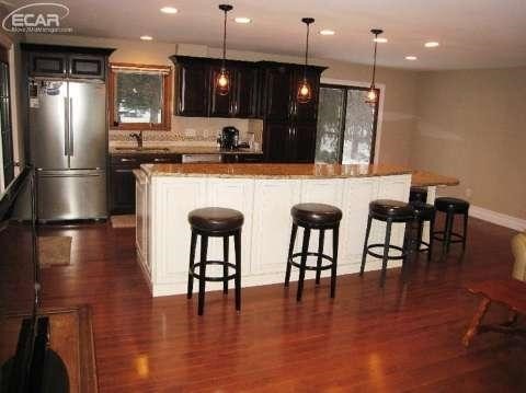986 Parallel Street Fenton, MI 48430 - Photo 9 of 27 20430274-8.JPG