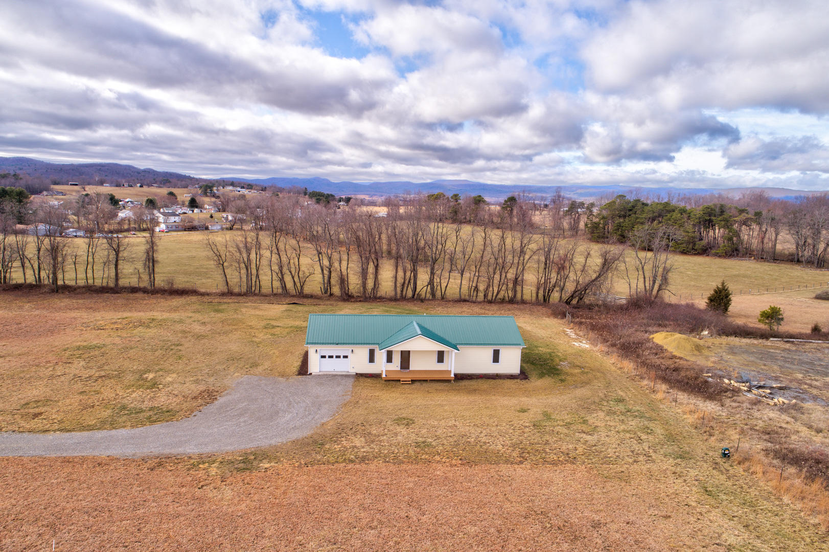 5113 Loving Field Road Pulaski, VA 24301 - Photo 22 of 30 5113_LovingFieldRd_Web-22