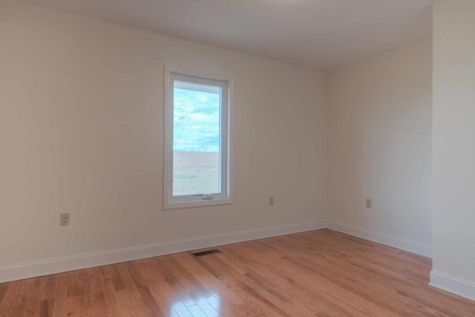 5113 Loving Field Road Pulaski, VA 24301 - Photo 8 of 30 5113_LovingFieldRd_Web-9