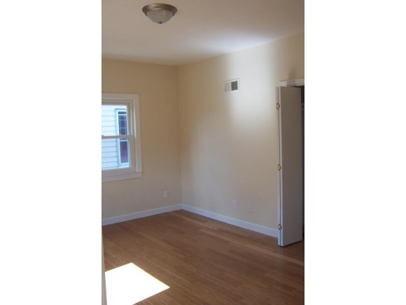 547 Maple Street Manchester, NH 03104 - Photo 5 of 15 Gallery Image 5