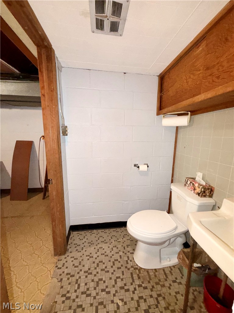 1754 Sunview Road Cleveland, OH 44124 - Photo 11 of 20 Gallery Image 11