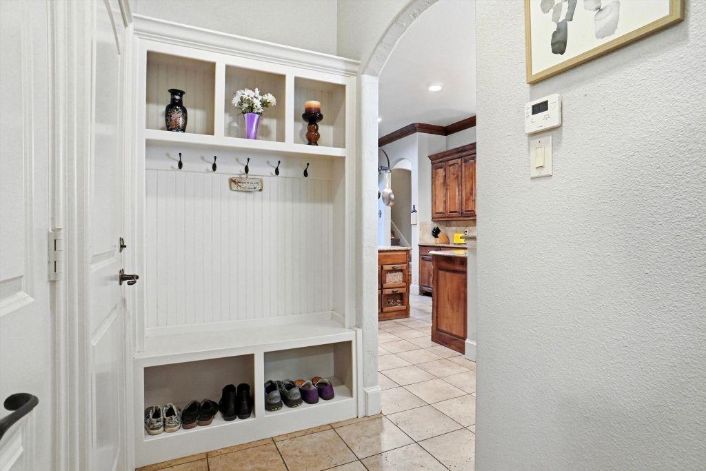 620 Highview Lane Hurst, TX 76054 - Photo 36 of 40 a view of kitchen and utility room