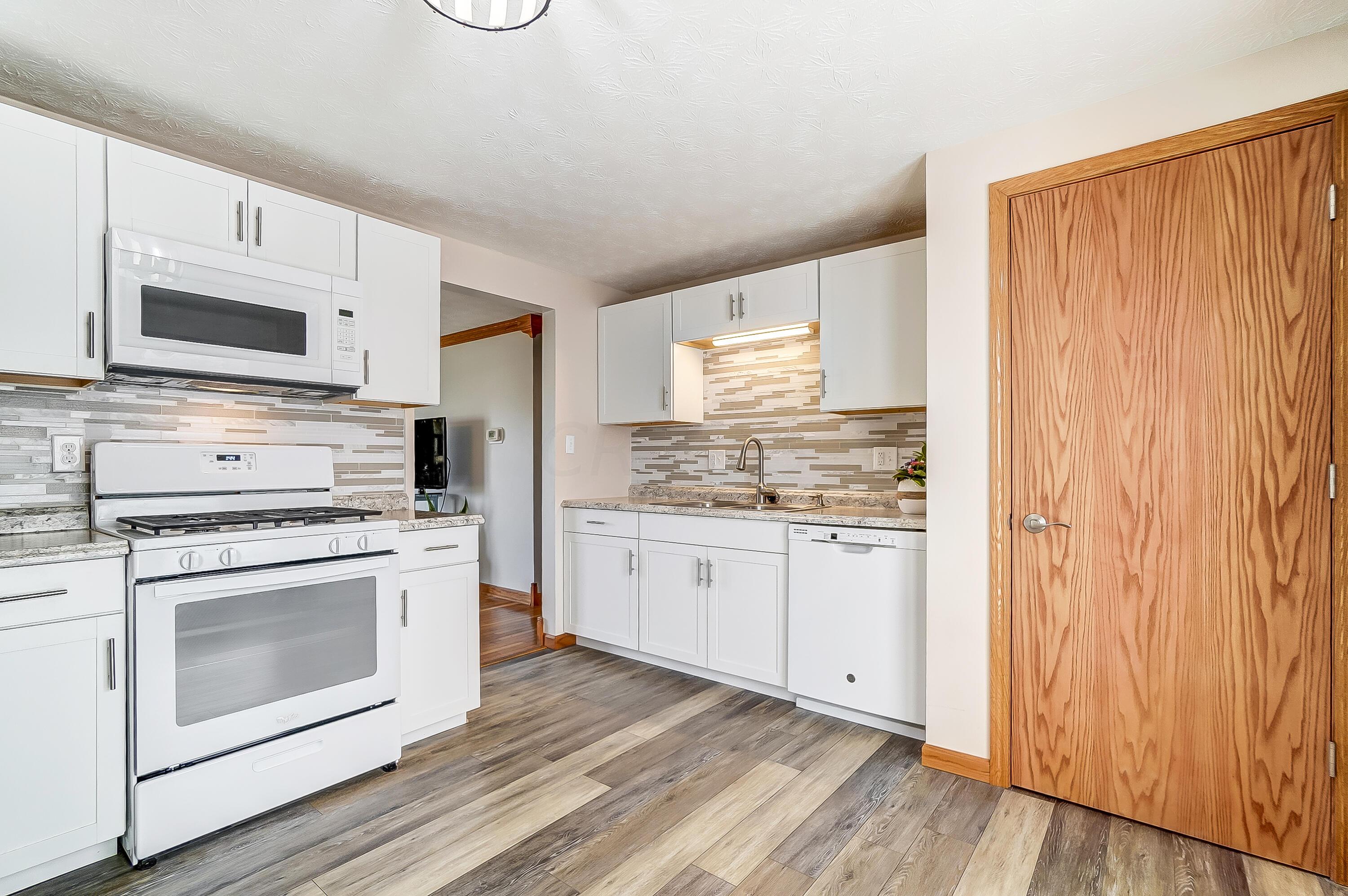 3963 Clabber Road Columbus, OH 43207 - Photo 10 of 35 Kitchen