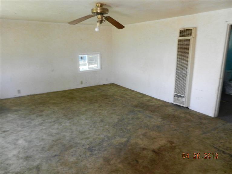 251 North Trinity Avenue Kerman, CA 93630 - Photo 2 of 10