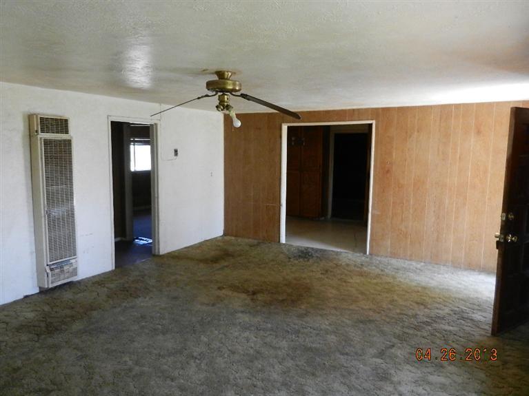 251 North Trinity Avenue Kerman, CA 93630 - Photo 3 of 10