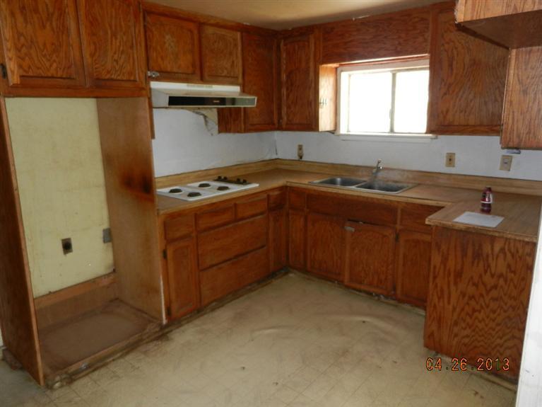 251 North Trinity Avenue Kerman, CA 93630 - Photo 4 of 10