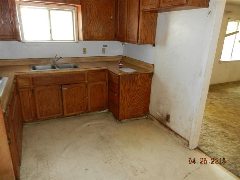 251 North Trinity Avenue Kerman, CA 93630 - Photo 5 of 10