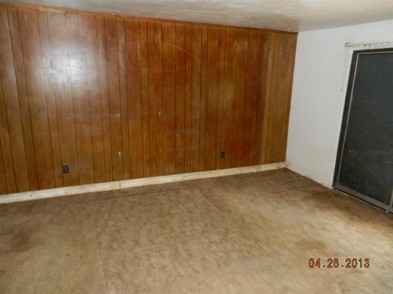 251 North Trinity Avenue Kerman, CA 93630 - Photo 6 of 10