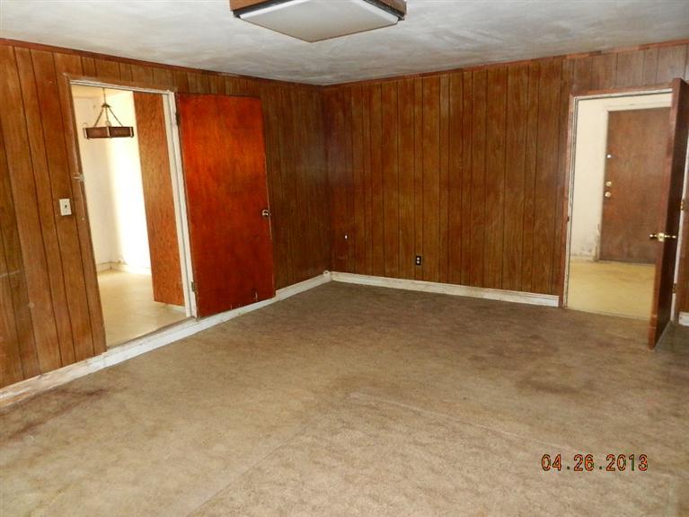 251 North Trinity Avenue Kerman, CA 93630 - Photo 7 of 10