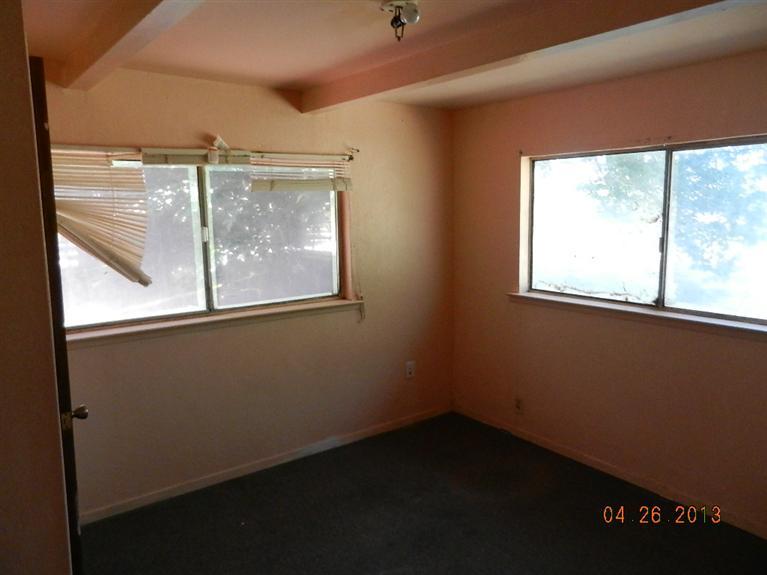 251 North Trinity Avenue Kerman, CA 93630 - Photo 8 of 10