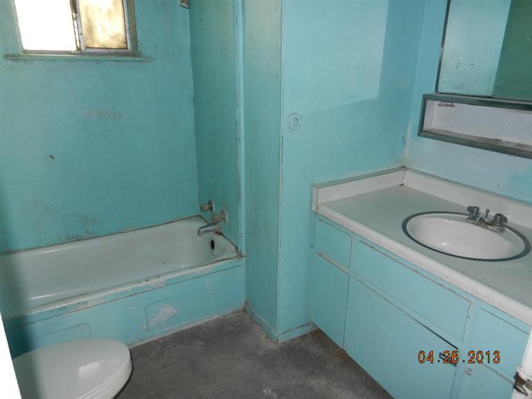 251 North Trinity Avenue Kerman, CA 93630 - Photo 9 of 10