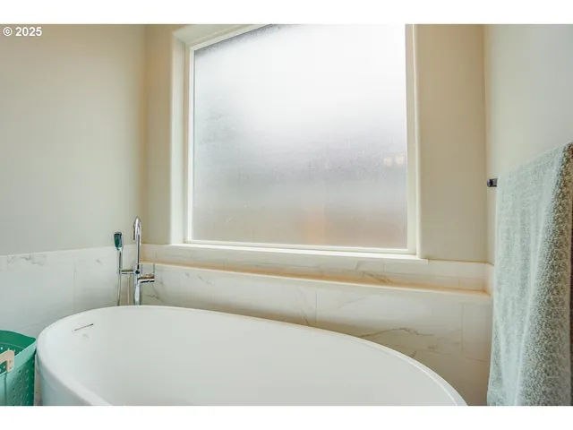 $599,900 | 10409 Northeast 63rd Street, Vancouver, WA 98662