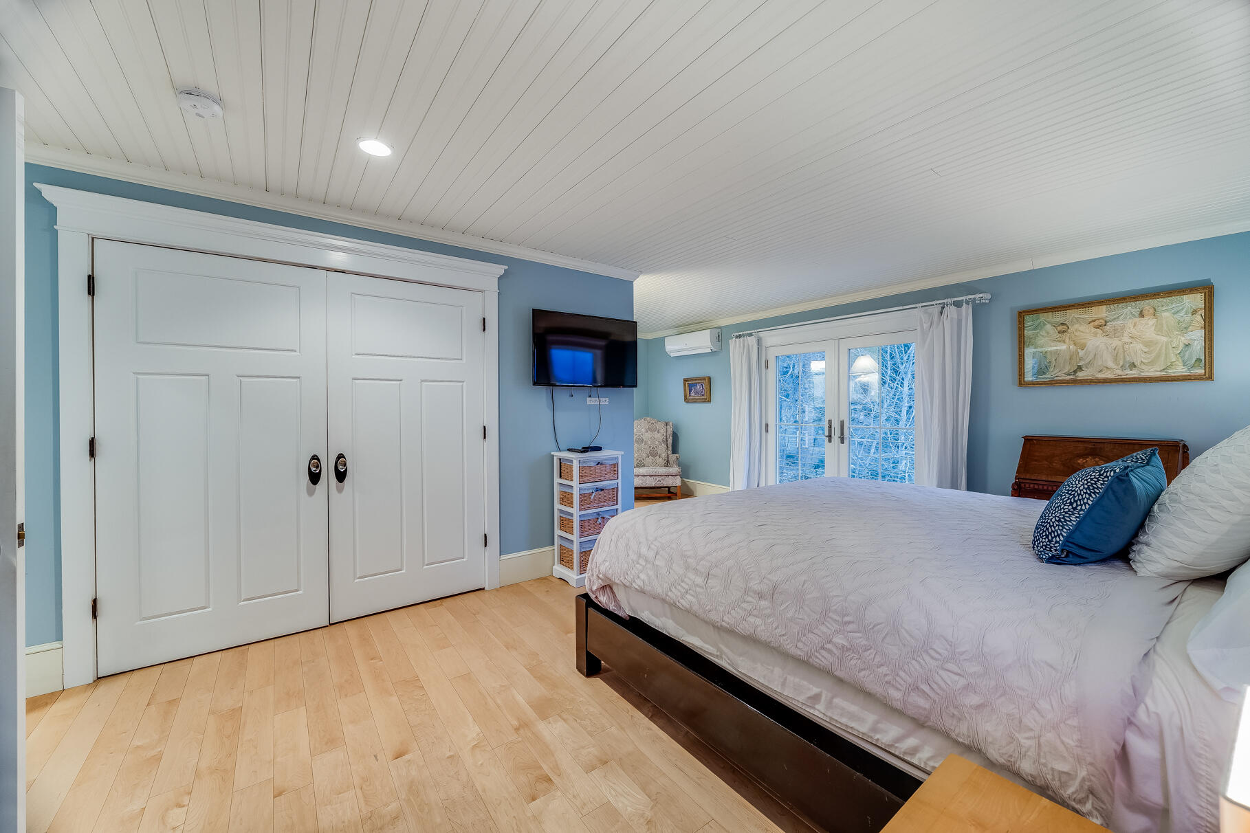 117 Gardiner Road Woods Hole, MA 02543 - Photo 25 of 81 a bedroom with a bed and window