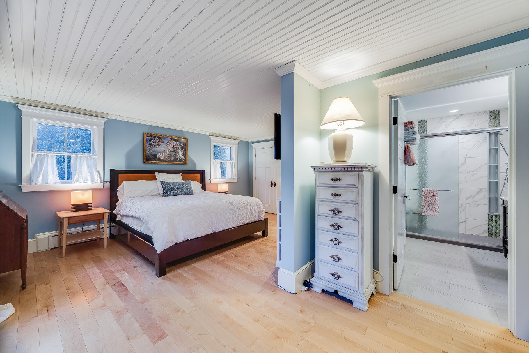 117 Gardiner Road Woods Hole, MA 02543 - Photo 28 of 81 a bedroom with a large bed and a chair