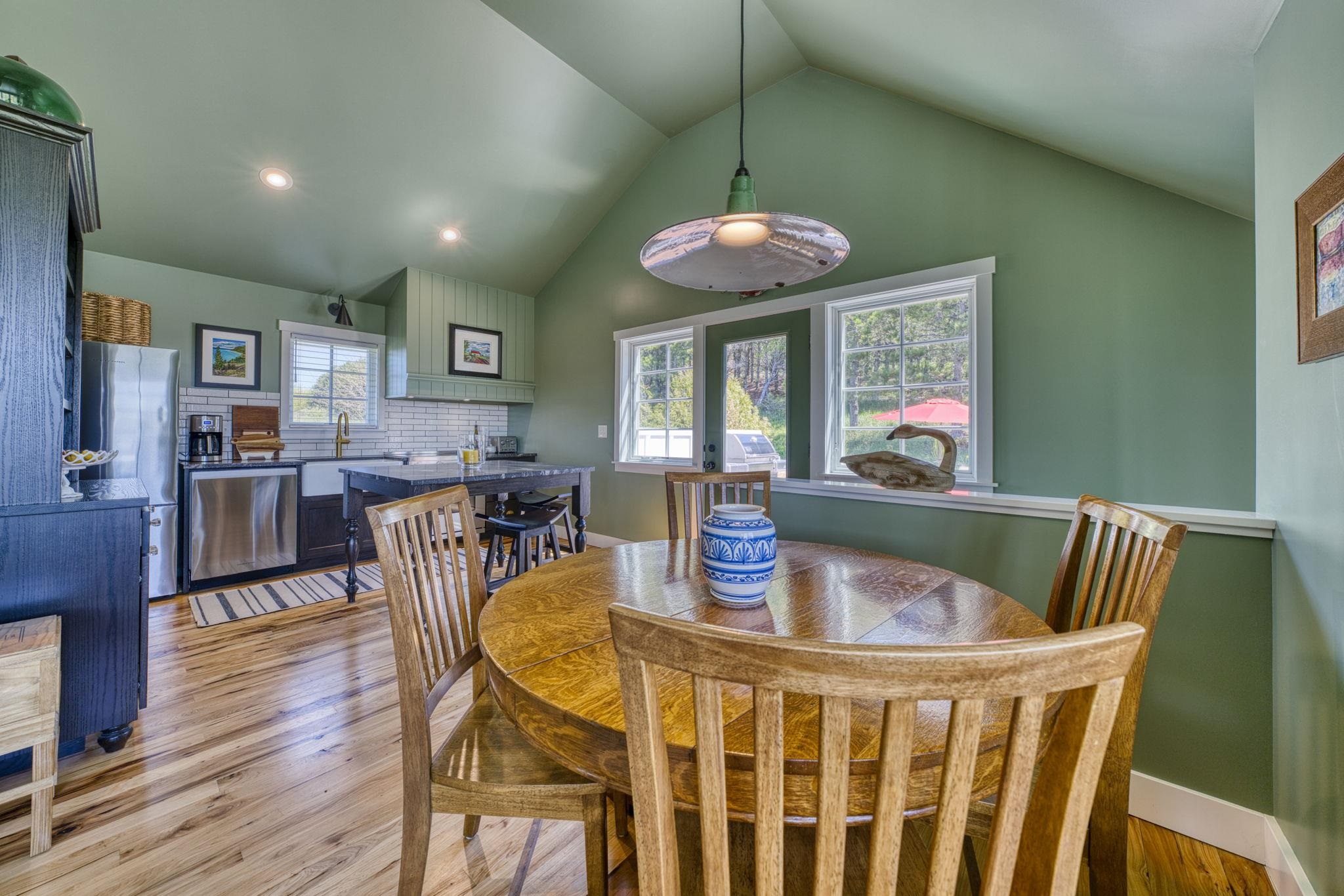 2494 North Setterbo Road Suttons Bay, MI 49682 - Photo 19 of 61 1934024-cb159d2d-2397-4beb-8f36-cc0dd2398d08.JPG