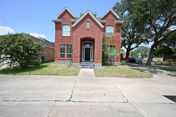 front view of house with a yard